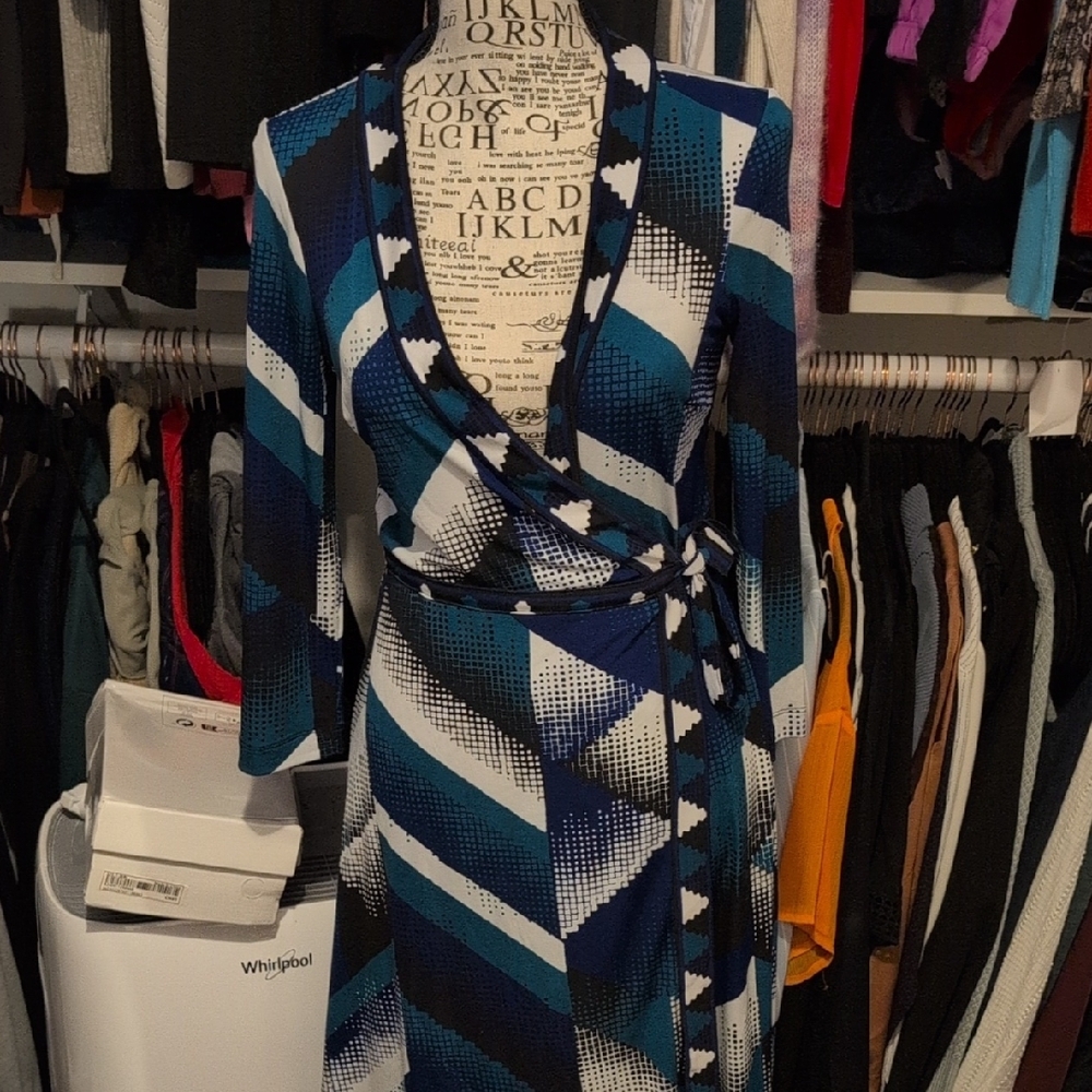 BCBGMaxAzria Navy and White Geometric Maxi Dress